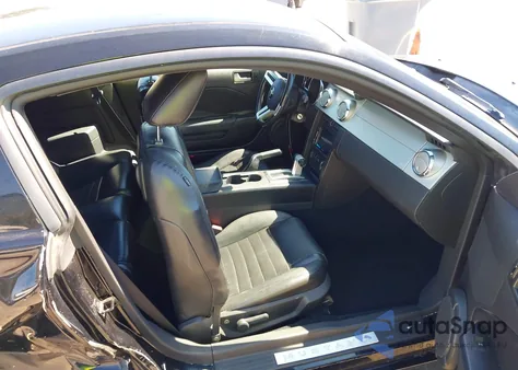 2005 Ford Mustang Gt Deluxe/Gt Premium from USA, damaged, VIN 1ZVHT82H455236637